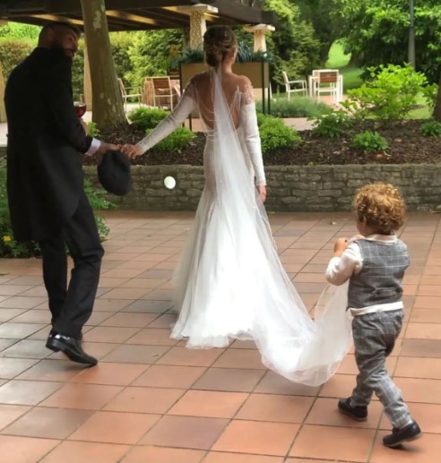 Cola de vestido de novia a medida diseñado por Novias Jardines de la Reina